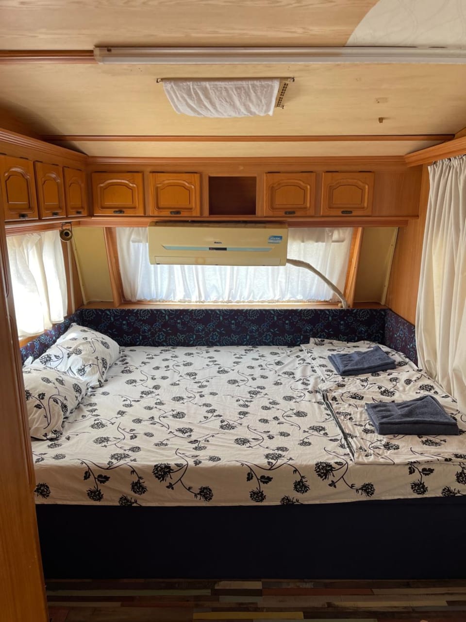 SEA CARAVAN ON THE BEACH Campground/ 
RV Resort in Burgas Province