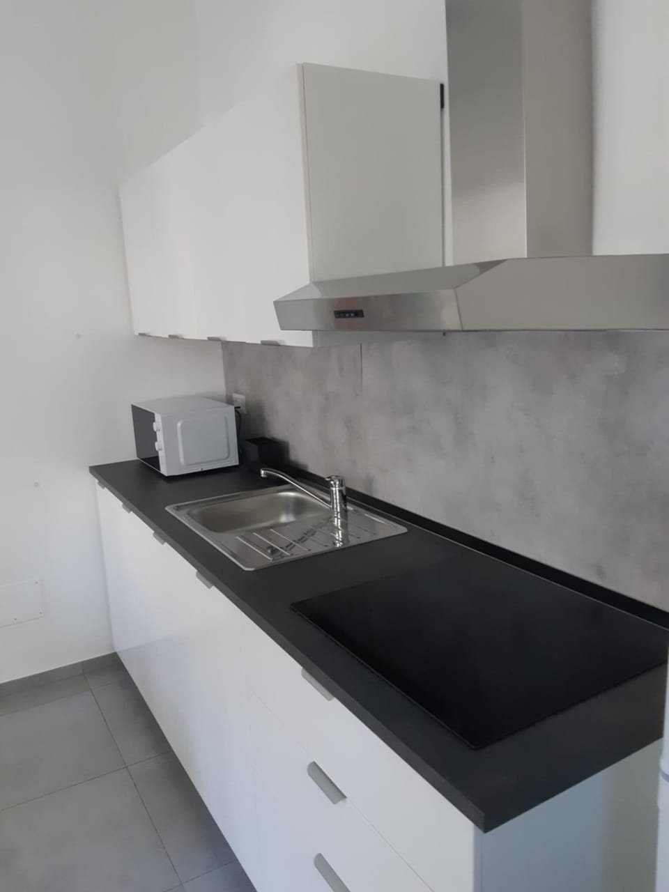 Kitchen or kitchenette, minibar, stove