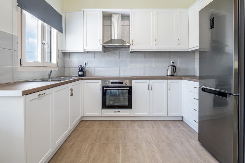 Kitchen or kitchenette, dishwasher