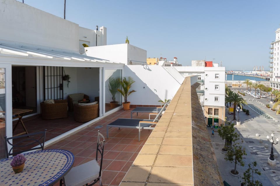 Balcony/Terrace, Street view