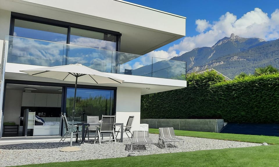 Patio, Entertainment
