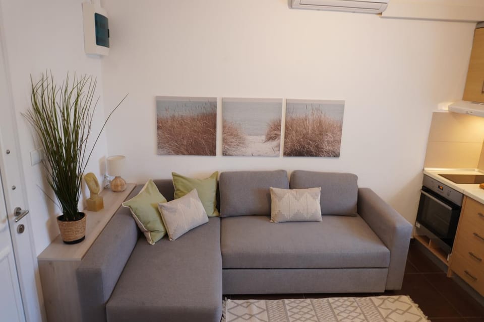 Kitchen or kitchenette, Seating area
