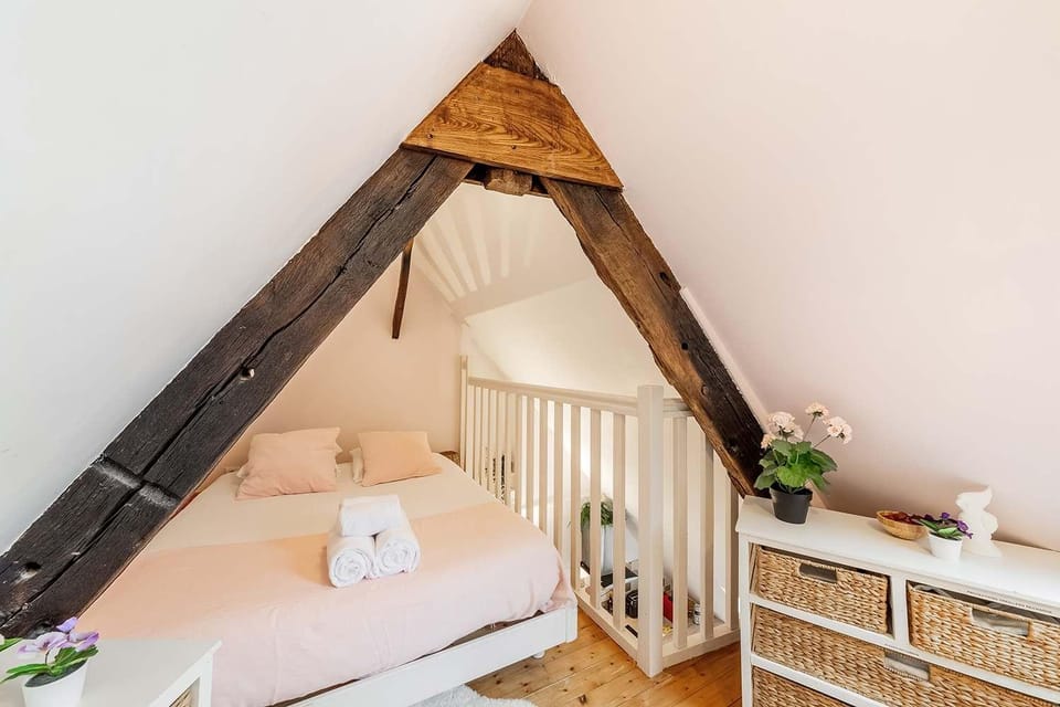 Bed, Photo of the whole room, Bedroom, towels