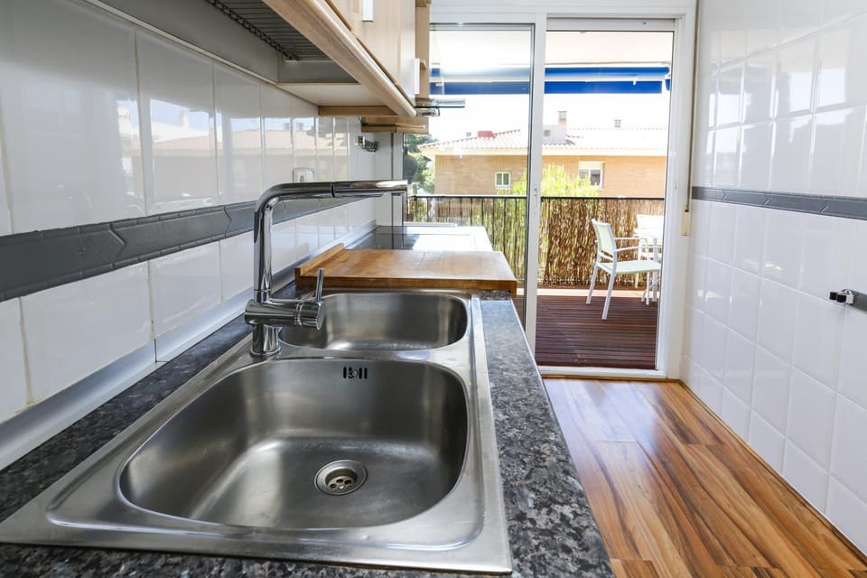 Kitchen or kitchenette, Communal kitchen