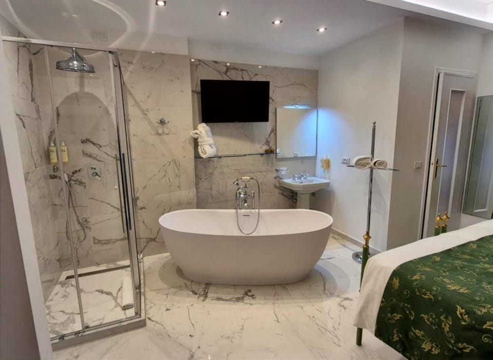 Eveline 2 - Piscina Privata o Jacuzzi Hotel in Sanremo