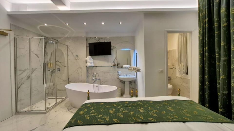 Eveline 2 - Piscina Privata o Jacuzzi Hotel in Sanremo