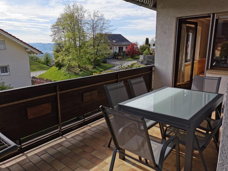 View (from property/room), Balcony/Terrace, Seating area, Mountain view