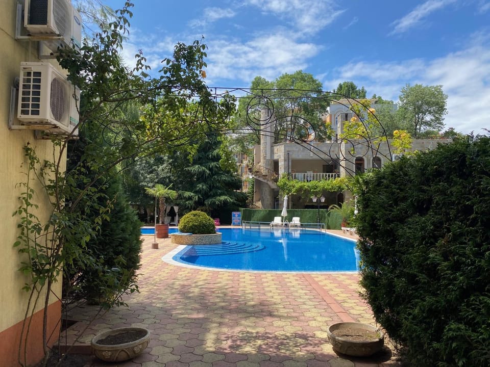 Pool view, Swimming pool