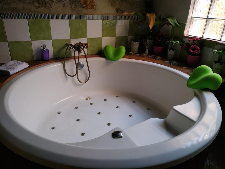 Hot Tub, Hot Tub, Spa and wellness centre/facilities
