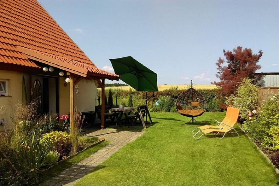 Day, Garden, Seating area, Garden view, sunbed