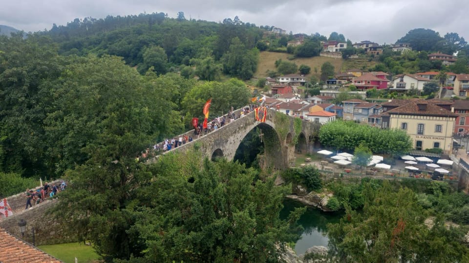 Apartamento con terraza al Puente Romano Apartment in Cangas de Onís