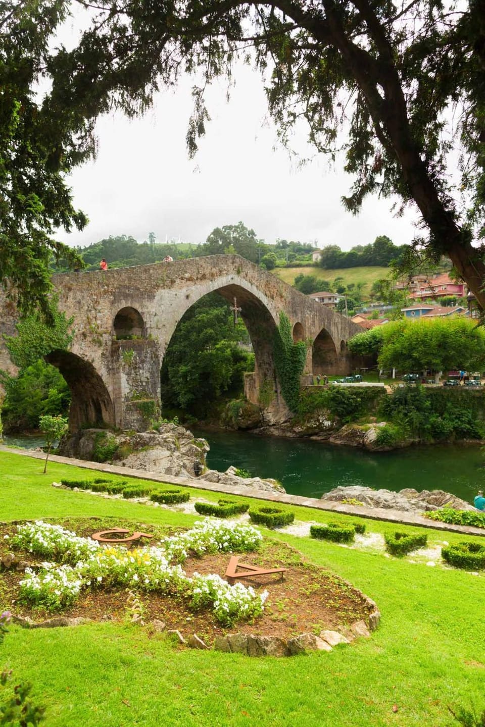 Apartamento con terraza al Puente Romano Apartment in Cangas de Onís