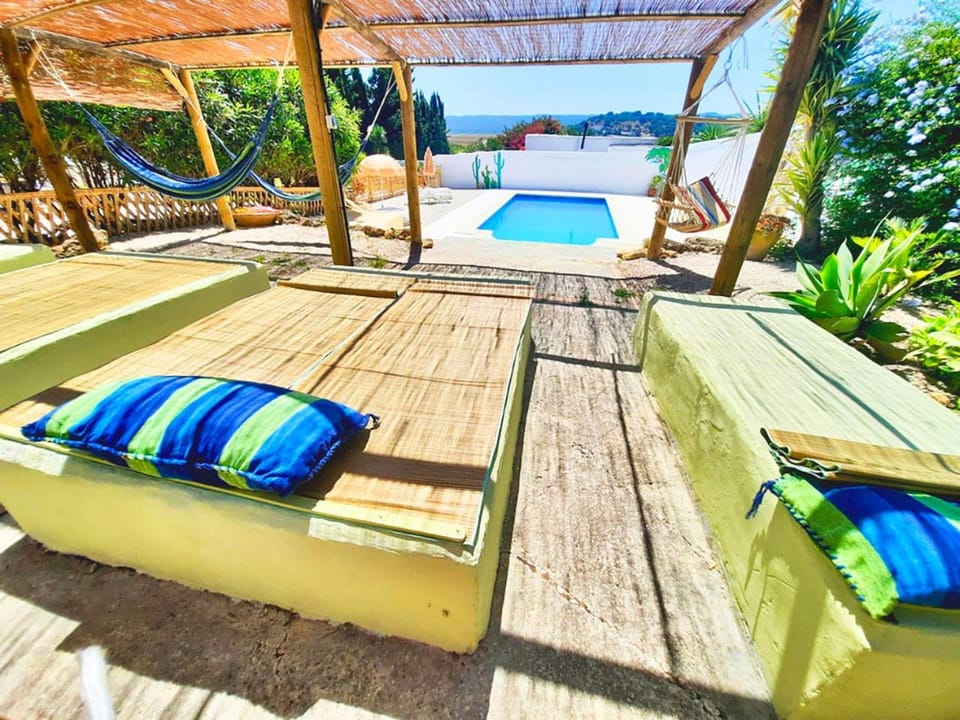 Communal lounge/ TV room, sunbed