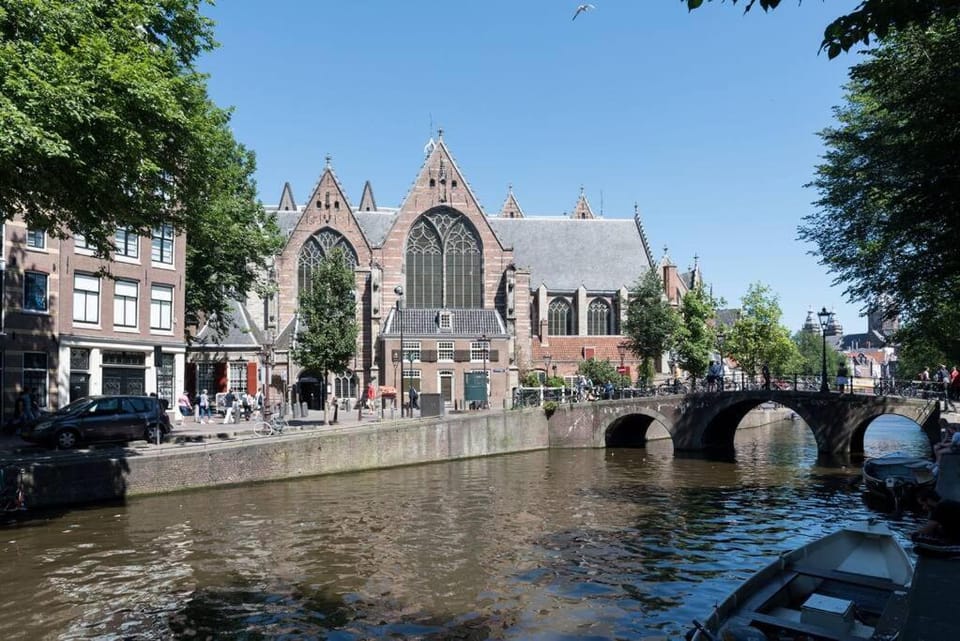 RedLight District Smokers Friendly Private Studio Apartment in Amsterdam