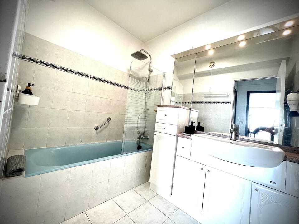 Le Best View, Climatisé vue mer panoramique, Parking gratuit, WIFI Apartment in Roquebrune-Cap-Martin