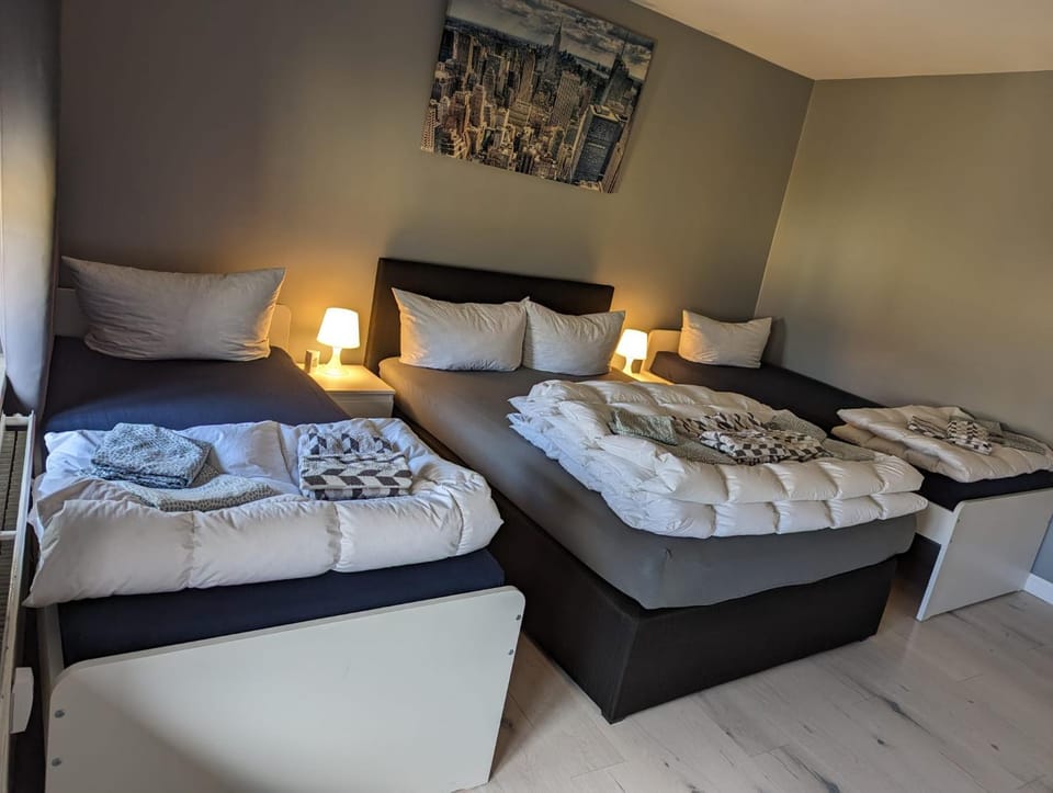 Bed, Photo of the whole room, Bedroom, towels