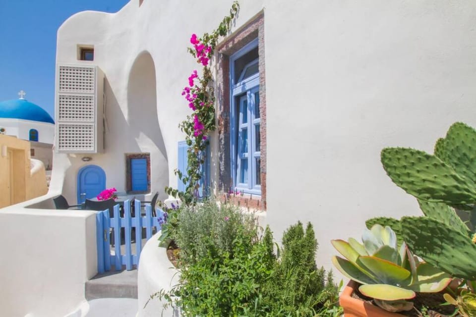 Twin Cave House House in Oia