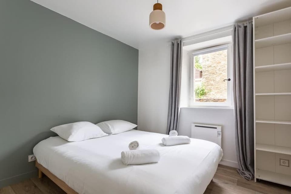 Bed, Photo of the whole room, Bedroom, towels, wardrobe
