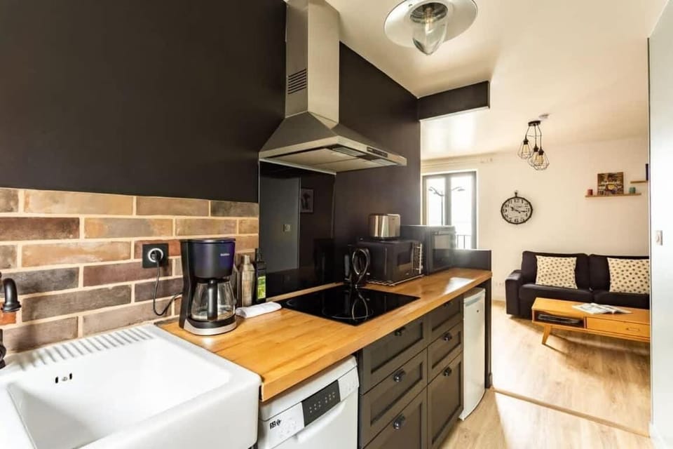 Kitchen or kitchenette, Living room, Dining area, dishwasher, oven, stove, toaster