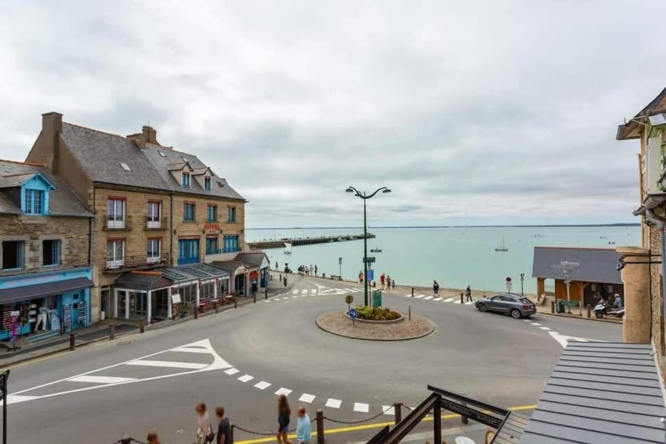 Neighbourhood, Natural landscape, Beach, City view, Sea view