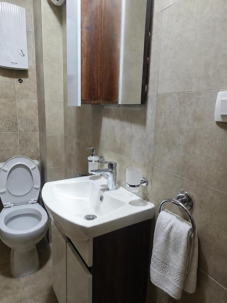 Toilet, Bathroom, towels