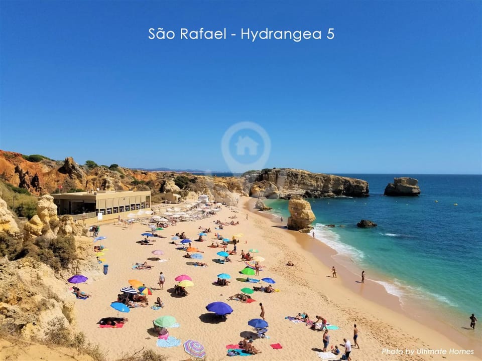 Nearby landmark, Off site, Day, People, Natural landscape, Beach, Beach, On site, Entertainment, Entertainment