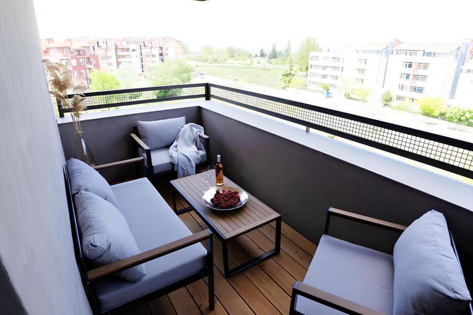 Patio, Day, View (from property/room), Balcony/Terrace, Seating area