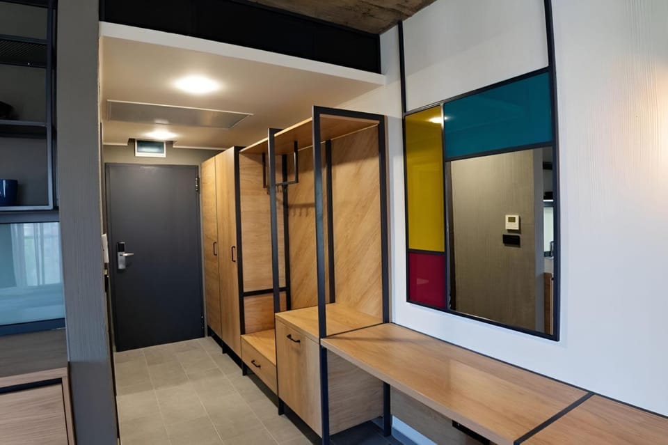 Property building, heating, internet, wardrobe