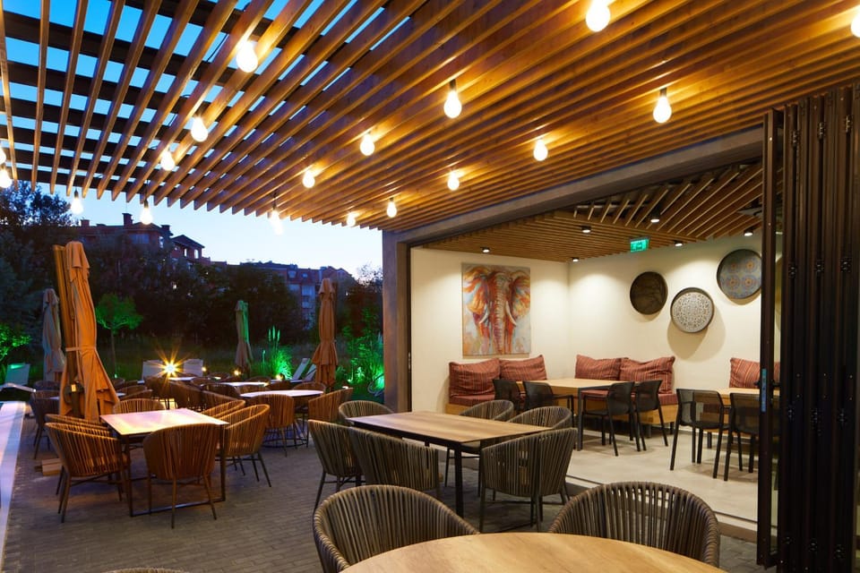 Property building, Restaurant/places to eat, Banquet/Function facilities, Seating area, Swimming pool