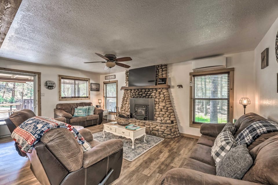 Tranquil Cabin w/ Stream & Deck Near Dtwn Ruidoso! Cabin in Ruidoso
