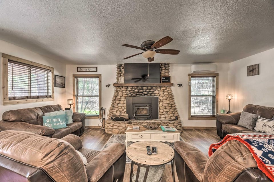 Tranquil Cabin w/ Stream & Deck Near Dtwn Ruidoso! Cabin in Ruidoso