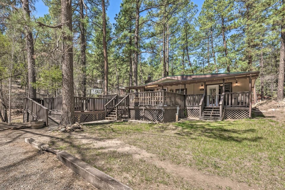 Tranquil Cabin w/ Stream & Deck Near Dtwn Ruidoso! Cabin in Ruidoso