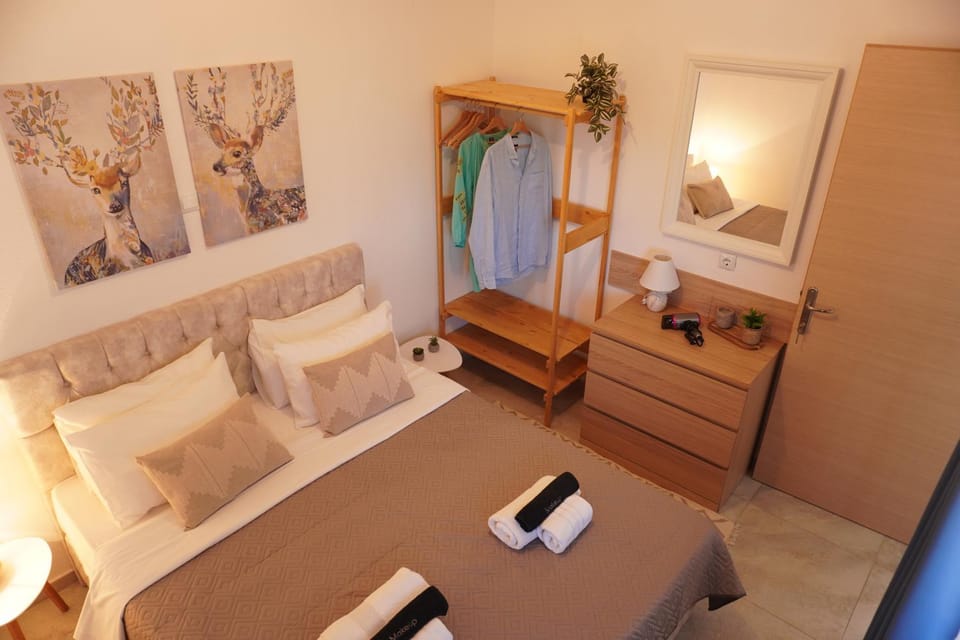 Bed, Bedroom, towels, wardrobe