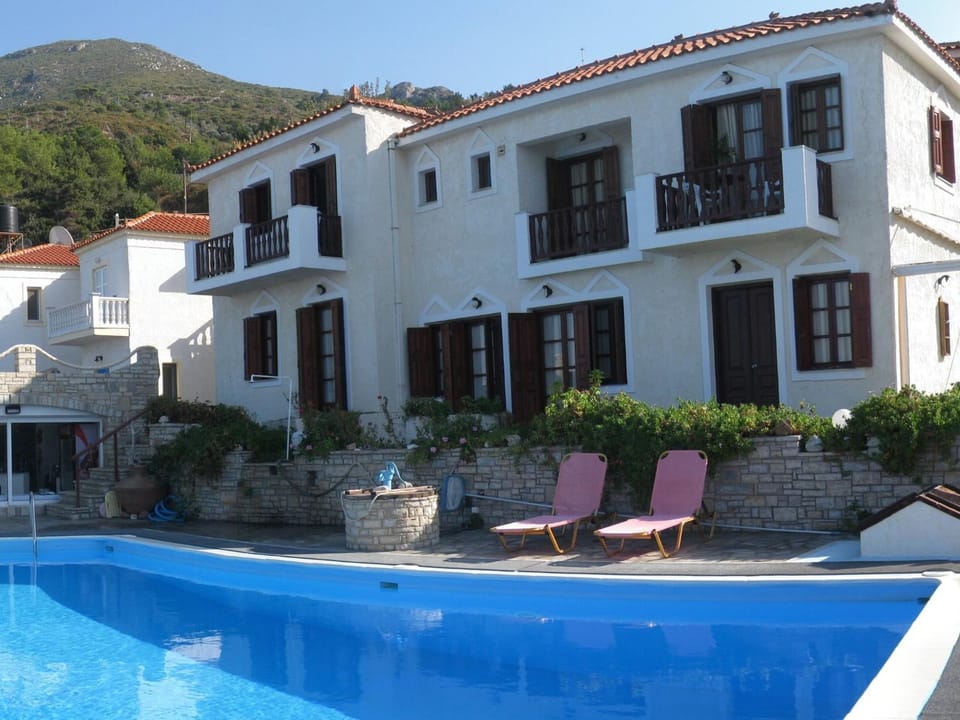 Property building, Day, Swimming pool