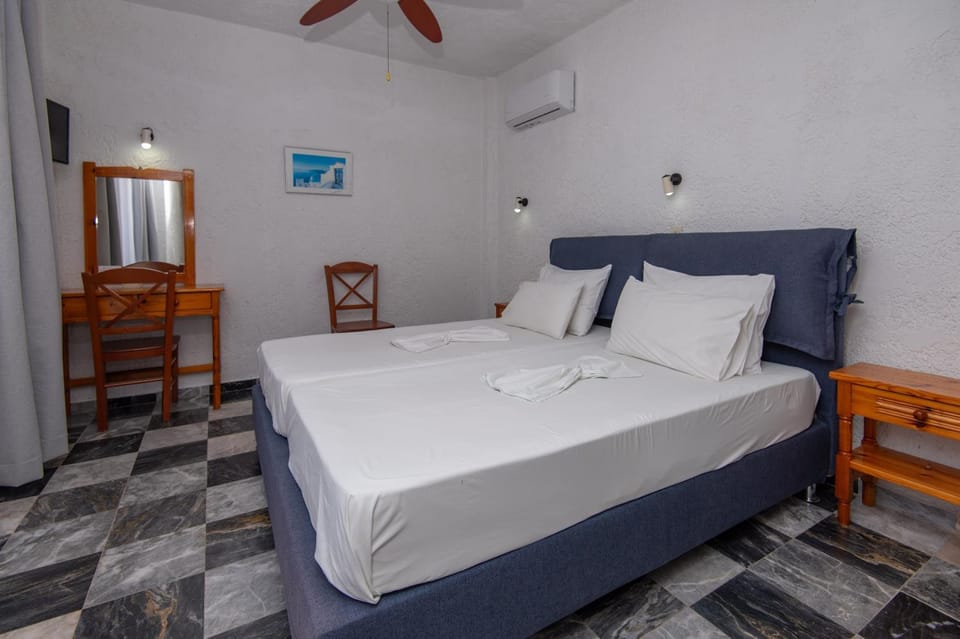 Bed, Bedroom, Sea view