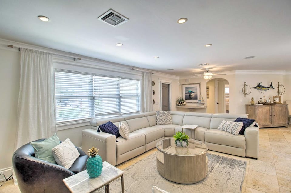 2 Mi to Dtwn: Luxury Getaway in Palm Beach Gardens House in Palm Beach Gardens