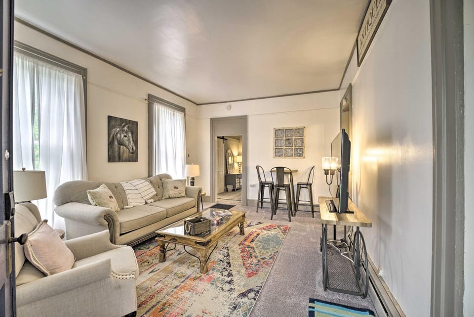 Romantic Apt Near Wineries, Golf and Lake Erie! Apartment in Westfield