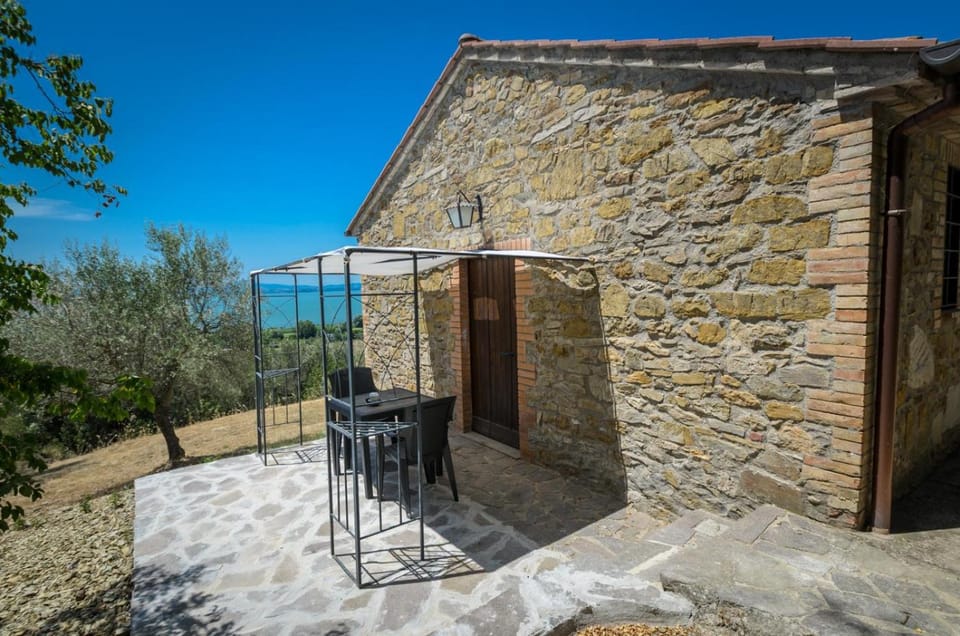 Patio, Facade/entrance