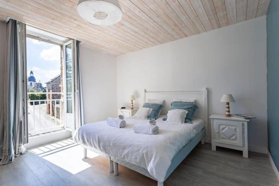 Bed, Balcony/Terrace, Photo of the whole room, Bedroom