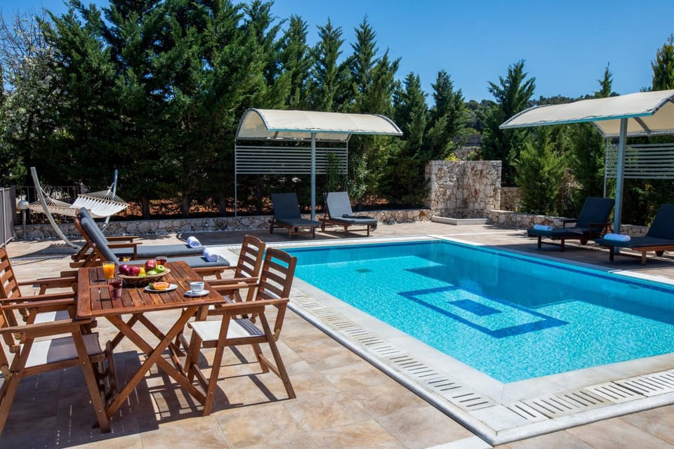 Swimming pool, Breakfast