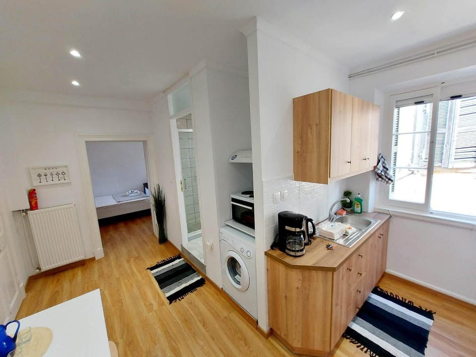 Coffee/tea facilities, Kitchen or kitchenette, washing machine