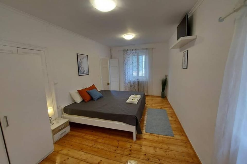 Bed, Bedroom, air conditioner