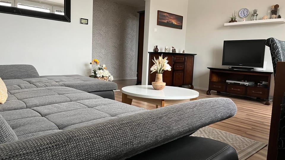 Communal lounge/ TV room, TV and multimedia, Living room, Seating area
