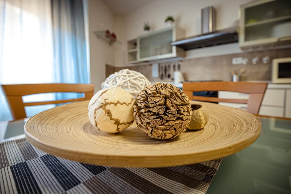 Kitchen or kitchenette, Food and drinks, Food