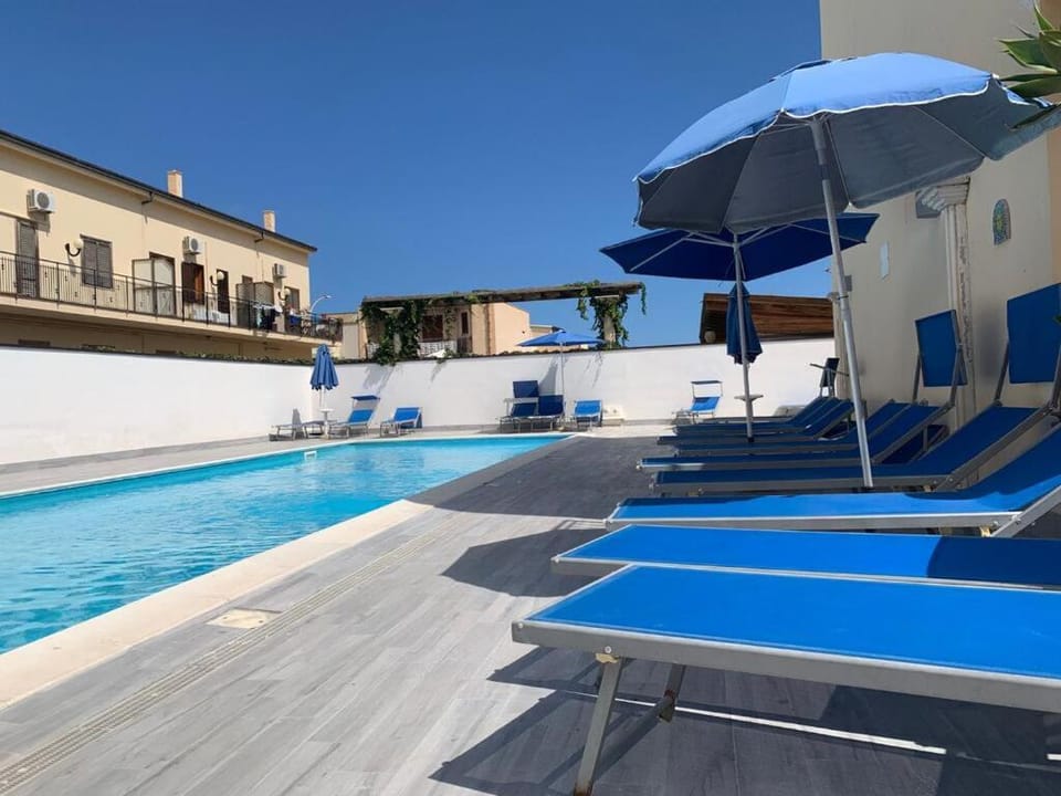 Pool view, Swimming pool, sunbed