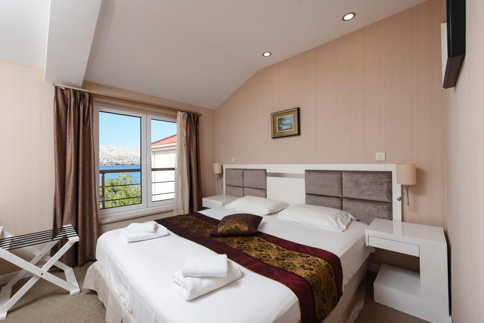 Bed, Photo of the whole room, Sea view