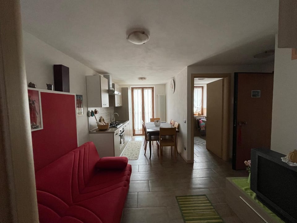 LA CASA DI PUCCI nel borgo affrescato di PARLASCO Apartment in Province of Lecco