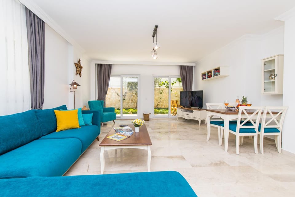 Living room, Seating area, Dining area