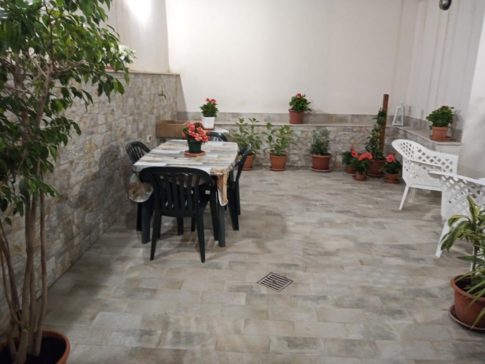 Patio, Garden, Balcony/Terrace