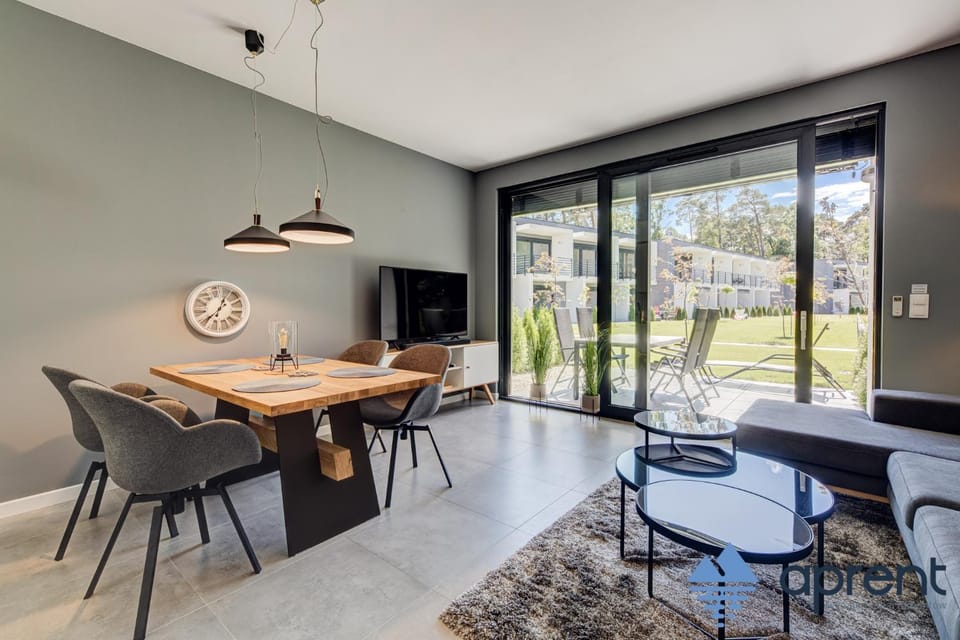 TV and multimedia, Living room, Seating area, Dining area, Garden view